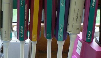 How to use pipettes and micropipettes